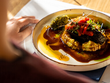 Klientka restauracji NAMI w Sopocie