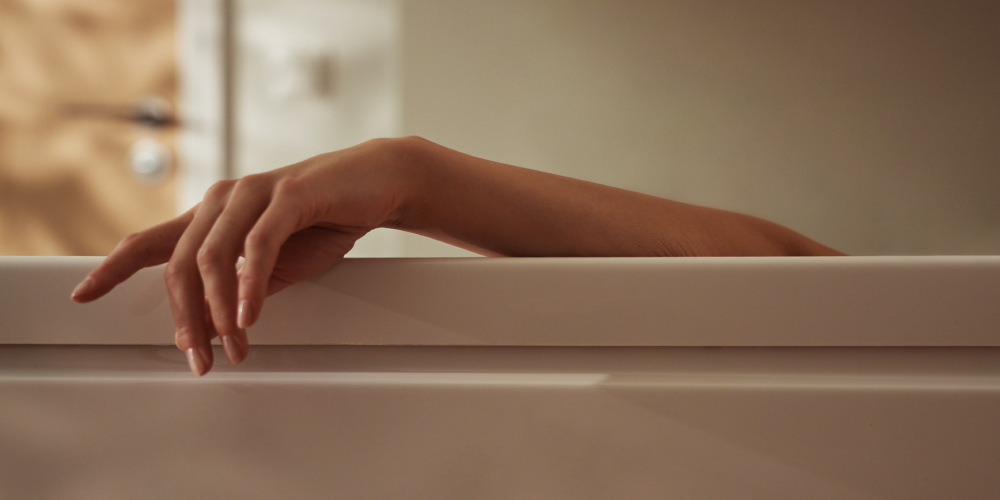 A woman relaxing in an armchair during a leg massage using a pressotherapy device at NAMI Medical Clinic & Resort – muscle recovery and improved circulation after training