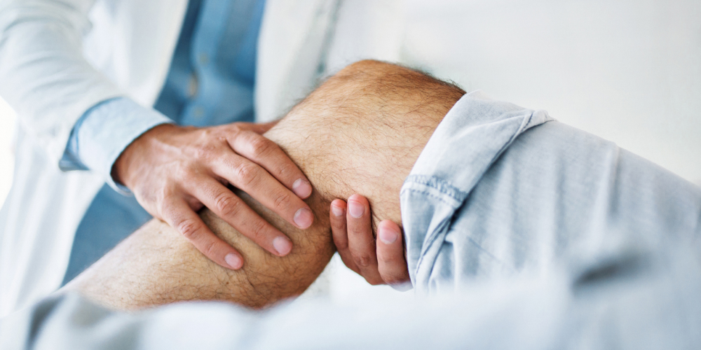 Knee replacement surgery preparation and rehabilitation process - a visual guide illustrating the stages of knee arthroplasty, recovery, and physiotherapy for improved mobility and quality of life.